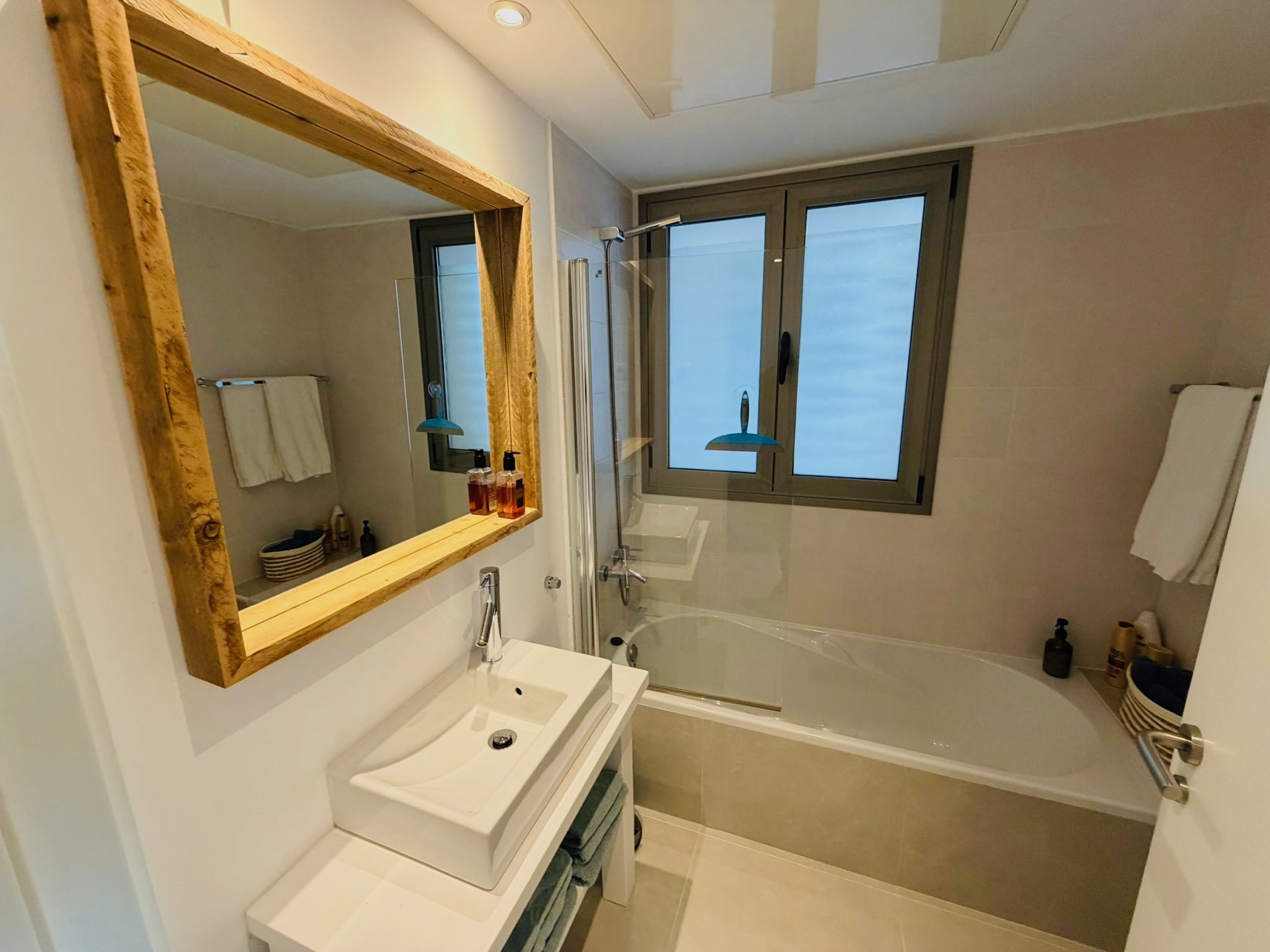 Resa Estates Ibiza Cala Tarida sea views apartment te koop bathroom .jpeg